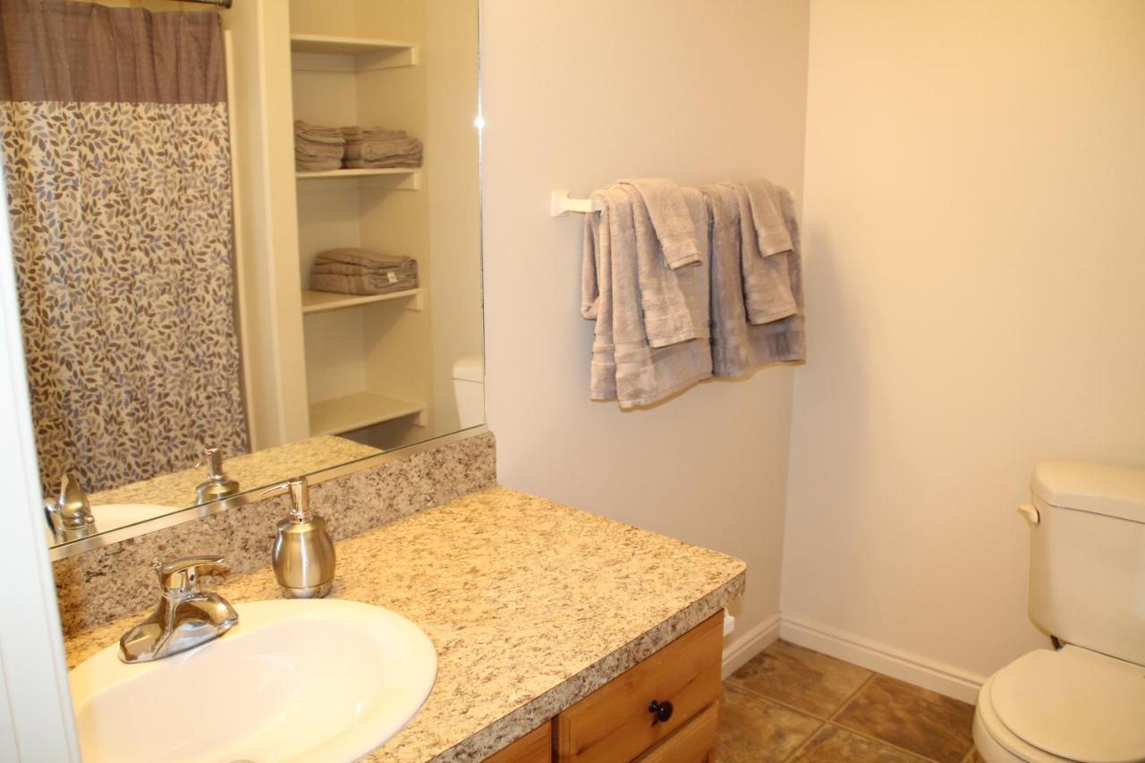 3 Queen Beds, 1 Twin Bed, 2 Rooms, 1 And A Half Bath, Self Check-In, Flexcation Equipped アイダホフォールズ エクステリア 写真