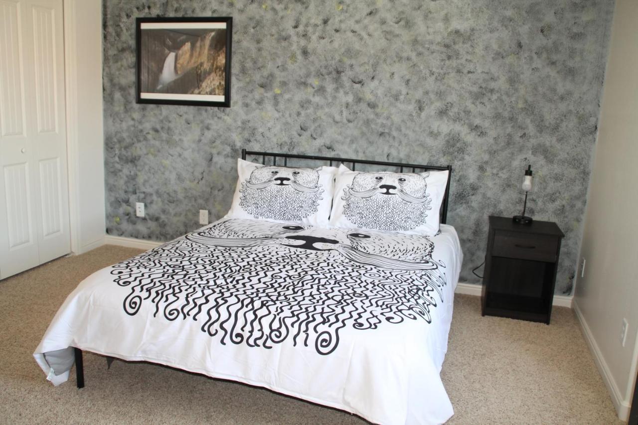 3 Queen Beds, 1 Twin Bed, 2 Rooms, 1 And A Half Bath, Self Check-In, Flexcation Equipped アイダホフォールズ エクステリア 写真